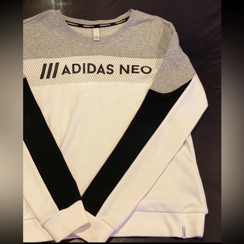 Sweatshirt. Adidas